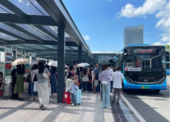 婺源公交：迎中秋 景區(qū)熱 公交轉運忙