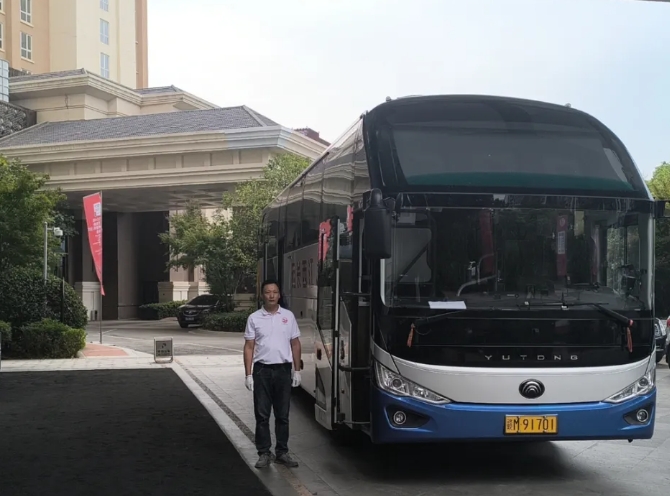 ?都市城際公交:人員就位 全面服務2024尤尼克斯世界青年羽毛球錦標賽