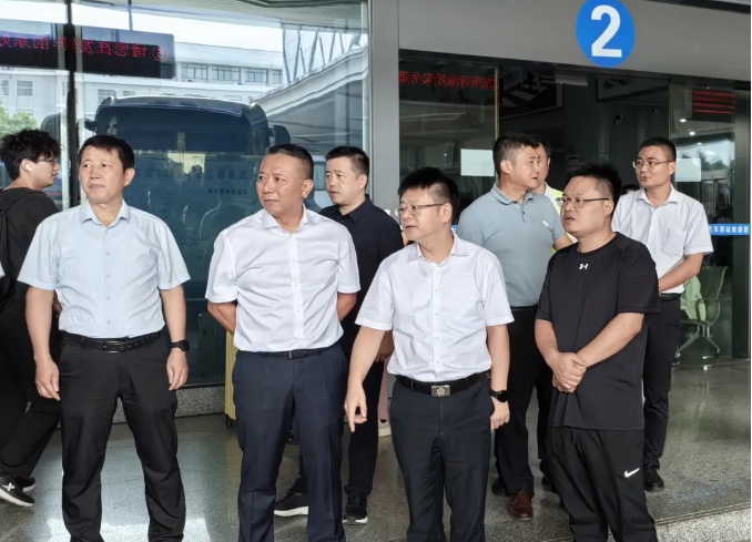 吳濤一行檢查南昌長(zhǎng)途汽車西站國(guó)慶期間安全生產(chǎn)工作 李偉、占梁陪同