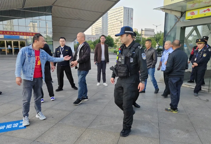 都市城際公交 啟動(dòng)站外專項(xiàng)整治行動(dòng)