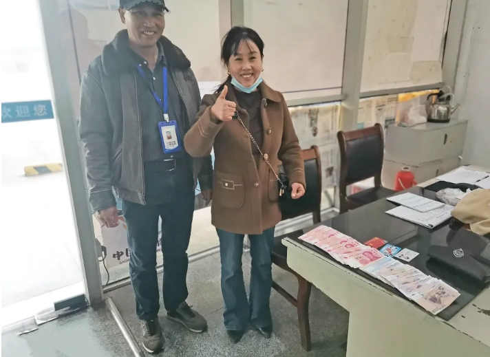 九江長(zhǎng)運(yùn) :拾金不昧暖人心 城際公交傳美德