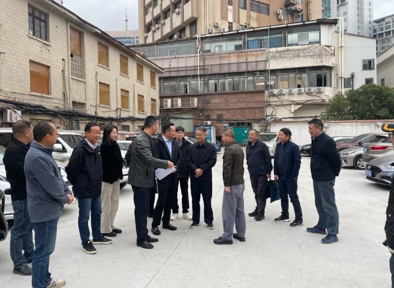 今日快報 || 杜小華督導(dǎo)長鴻物業(yè)安全生產(chǎn)重點(diǎn)工作 王曉、胡勁松陪同