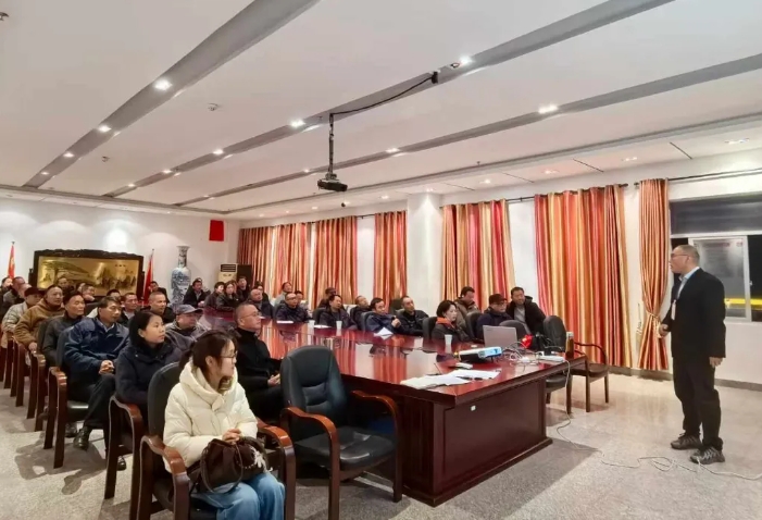 婺源公交：開(kāi)展消防安全知識(shí)培訓(xùn)及疏散、滅火演練