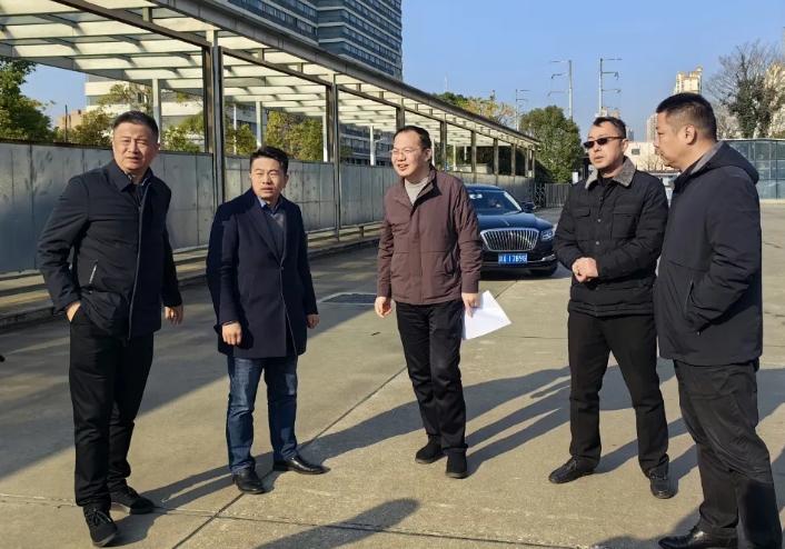 都市城際公交：紅谷灘區(qū)組織部、社會工作部調(diào)研長途汽車西站充電區(qū)服務(wù)驛站