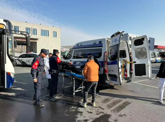 馬鞍山長(zhǎng)客：公交司機(jī)冷靜處置 乘客突發(fā)疾病轉(zhuǎn)危為安