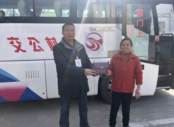 撫州長運：寒冬拾金不昧 溫暖乘客回家路