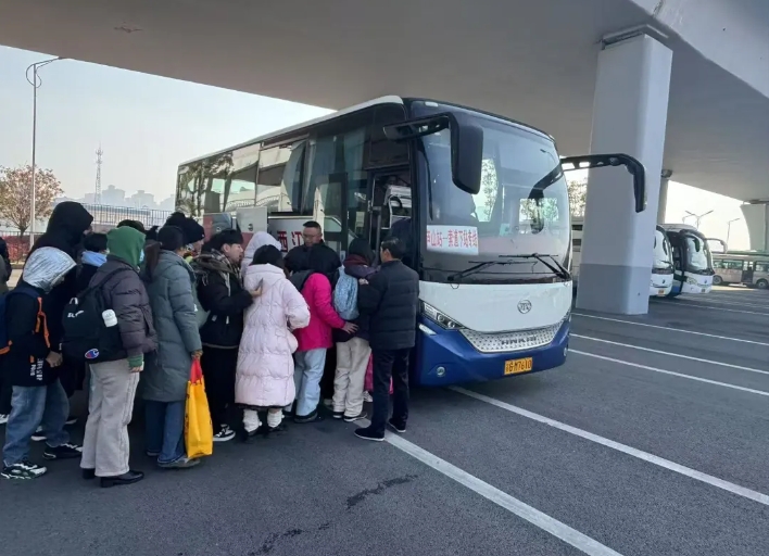 九江長運:廬山春節(jié)期間游客如織 九江長運全力保障游客出行