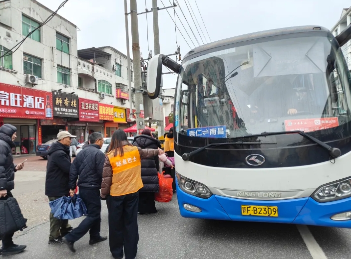 撫州長運(yùn) 崇仁分公司開展安全督導(dǎo)乘車活動(dòng)