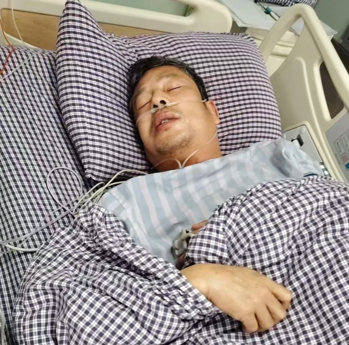 鄱陽(yáng)長(zhǎng)運(yùn):緊急時(shí)刻 他用頑強(qiáng)意志保乘客安全無(wú)恙