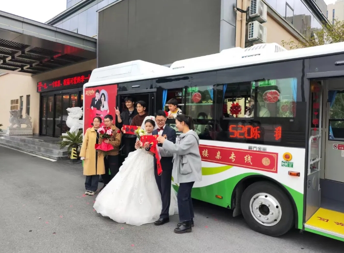 黃山長(zhǎng)運(yùn)：公交車變浪漫“婚車” 環(huán)保又時(shí)尚