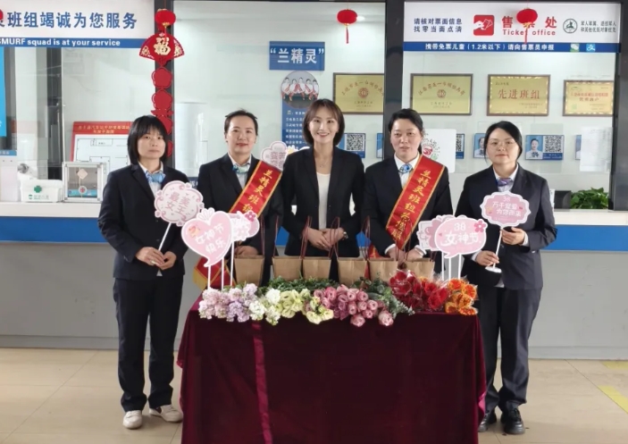 上饒汽運(yùn)：客運(yùn)站里的暖馨花事