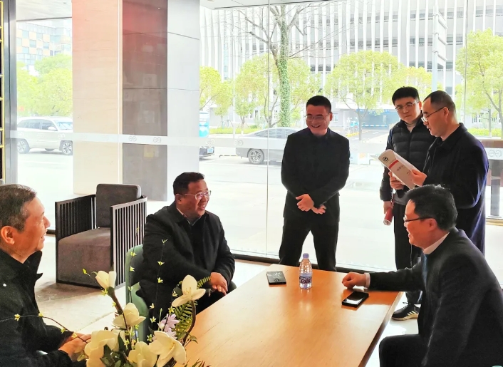 沈崗一行深入長(zhǎng)運(yùn)大廈督導(dǎo)安全生產(chǎn)工作