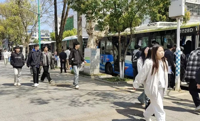 吉安公司:助力春日考試 護(hù)送師生安全出行