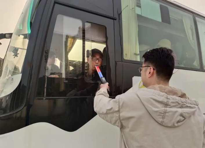 馬鞍山長客：積極開展“清明”路查工作 營造假日安全運輸環(huán)境