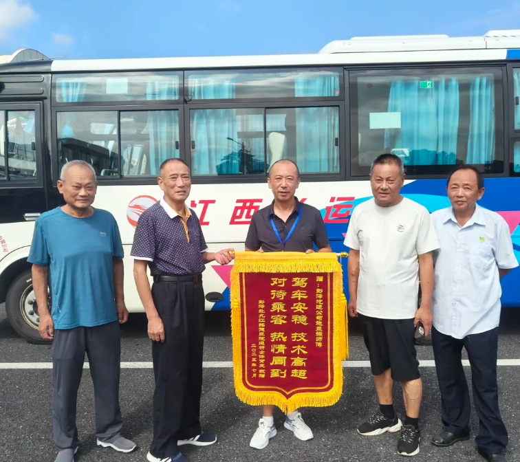 九江長運：四位老人一面錦旗 致敬400天的溫暖守候