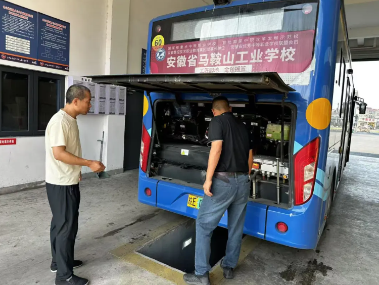 馬鞍山長客 出“連招”全力保障高溫天氣運(yùn)行安全穩(wěn)定