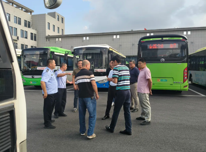 馬鞍山長客：含山縣多部門聯(lián)合開展老舊營運(yùn)車輛現(xiàn)場(chǎng)核驗(yàn)工作