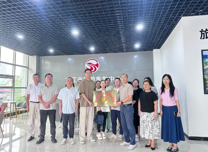 九江長運(yùn) 濂溪區(qū)領(lǐng)導(dǎo)赴九江市旅游集散中心授牌