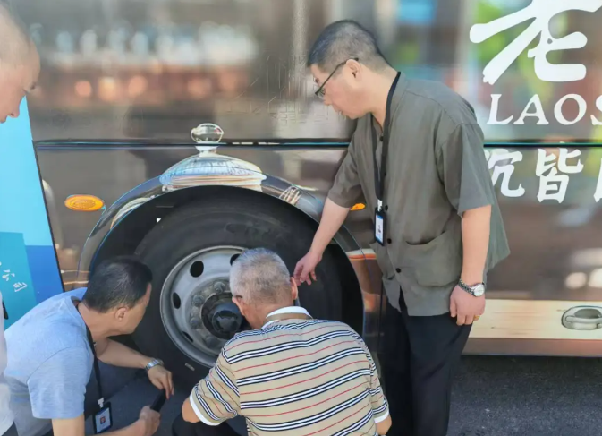 景德鎮(zhèn)長運：開展節(jié)前車輛安全、服務(wù)質(zhì)量大檢查