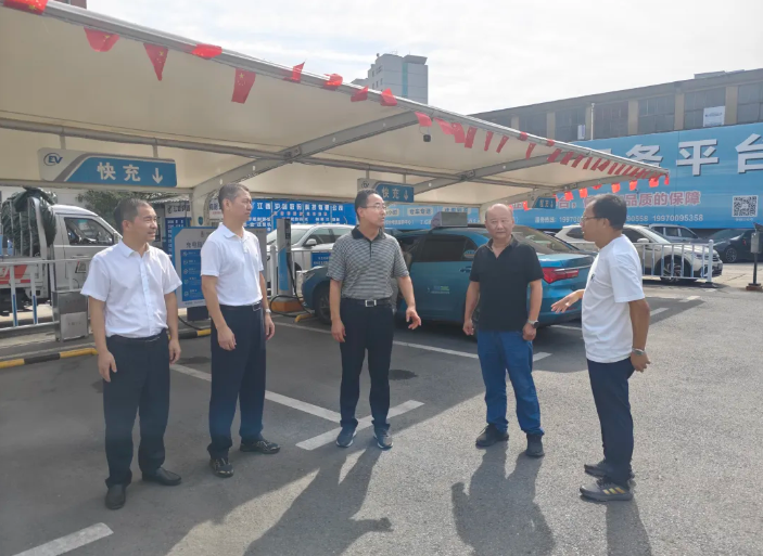 穆孫祥督導(dǎo)長運物業(yè)、都市城際公交節(jié)日安全生產(chǎn)工作