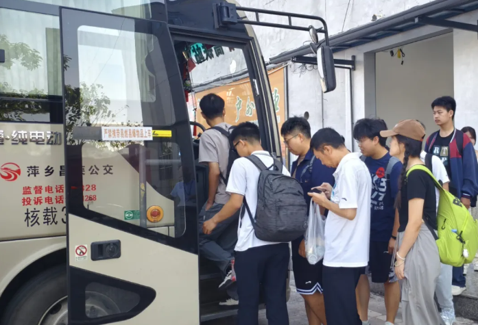 萍鄉(xiāng)長運(yùn)：多舉措保運(yùn)力黨員干部一線護(hù)航武功山出行