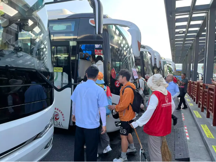 吉安長(zhǎng)運(yùn)：圓滿完成國(guó)慶中秋“雙節(jié)”景區(qū)運(yùn)輸保障工作