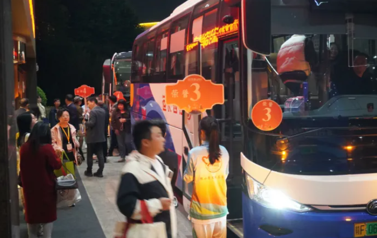 撫州長(zhǎng)運(yùn)：圓滿完成2025湯顯祖國(guó)際戲曲交流月開(kāi)幕式運(yùn)輸任務(wù)